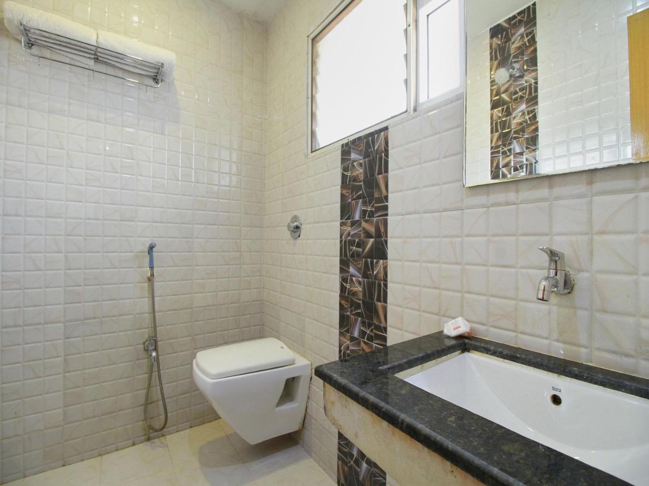 Oyo 15948 Hotel Srees Tiruchirappalli Екстериор снимка