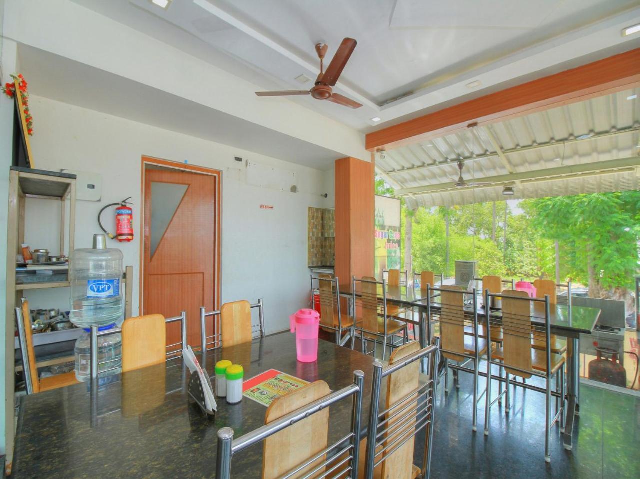 Oyo 15948 Hotel Srees Tiruchirappalli Екстериор снимка
