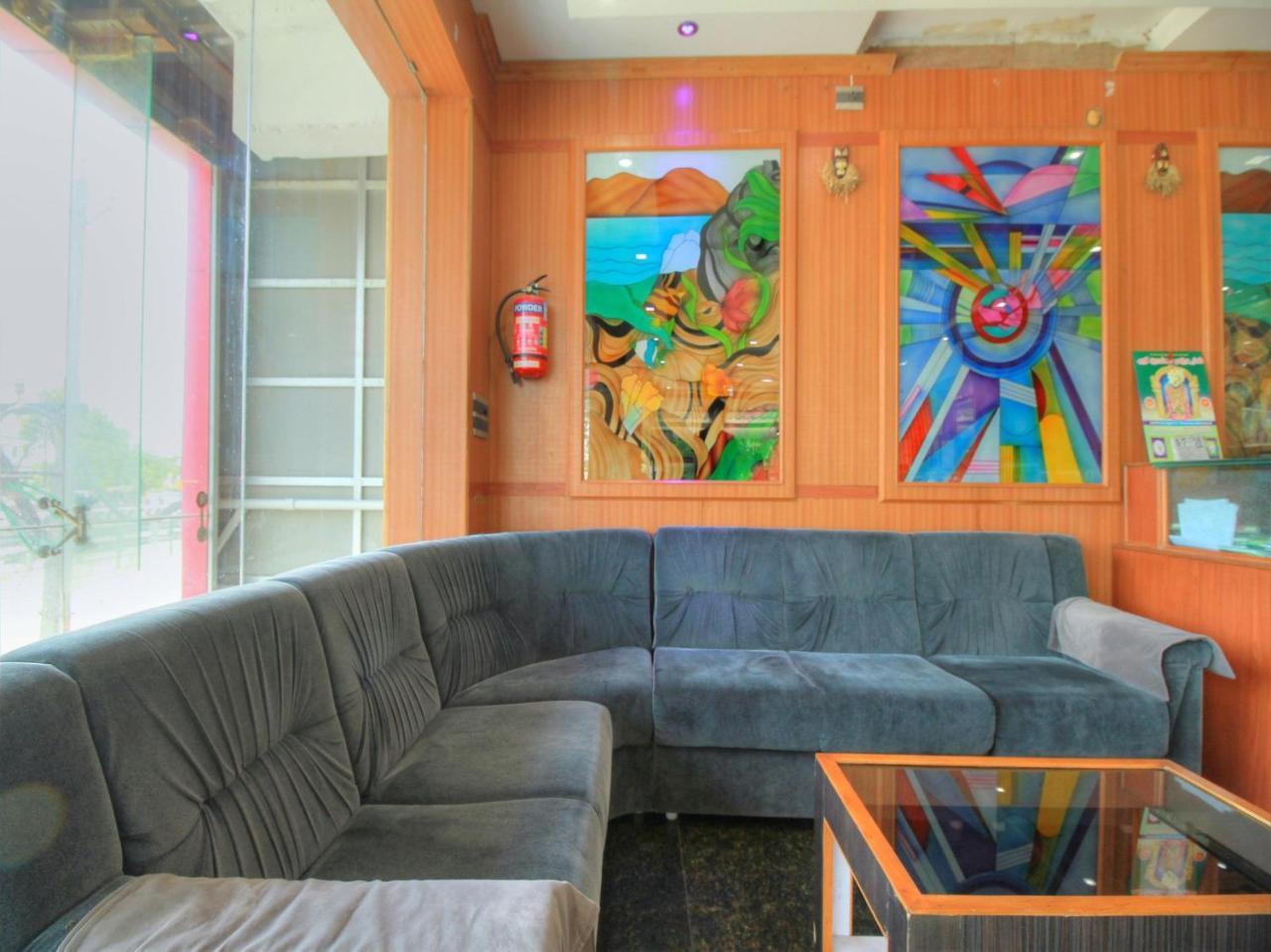 Oyo 15948 Hotel Srees Tiruchirappalli Екстериор снимка
